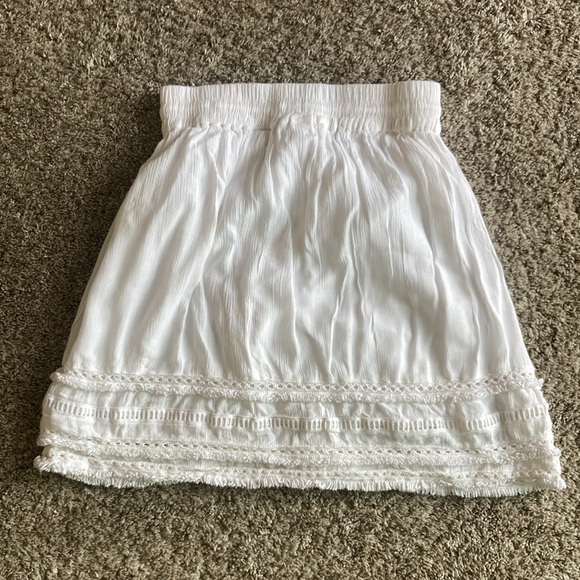 H&M white flowy mini skirt - Picture 2 of 3